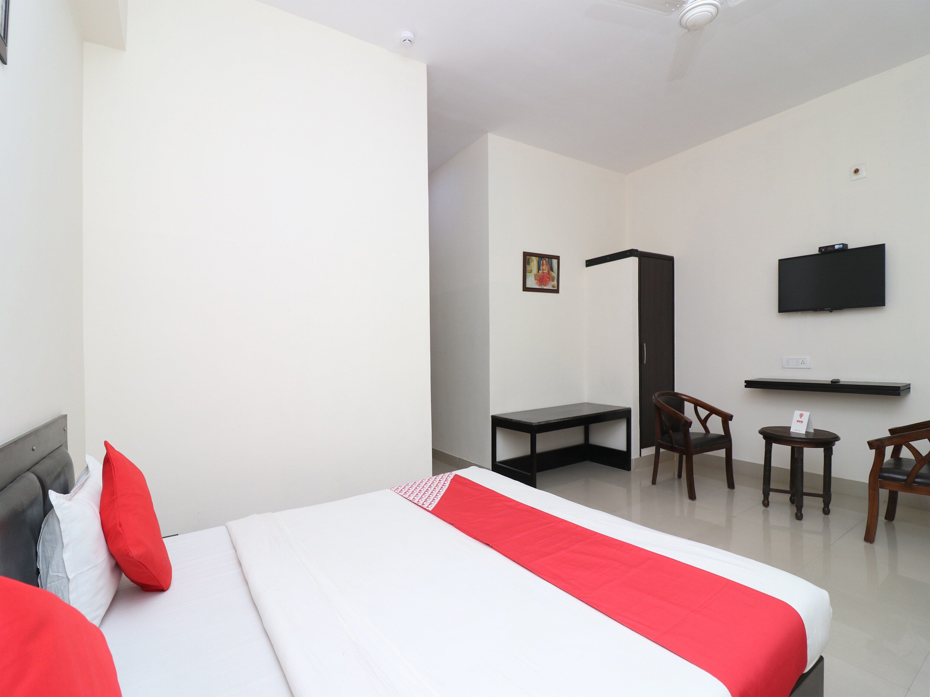 Hotel Millennium - Tap to explore photos