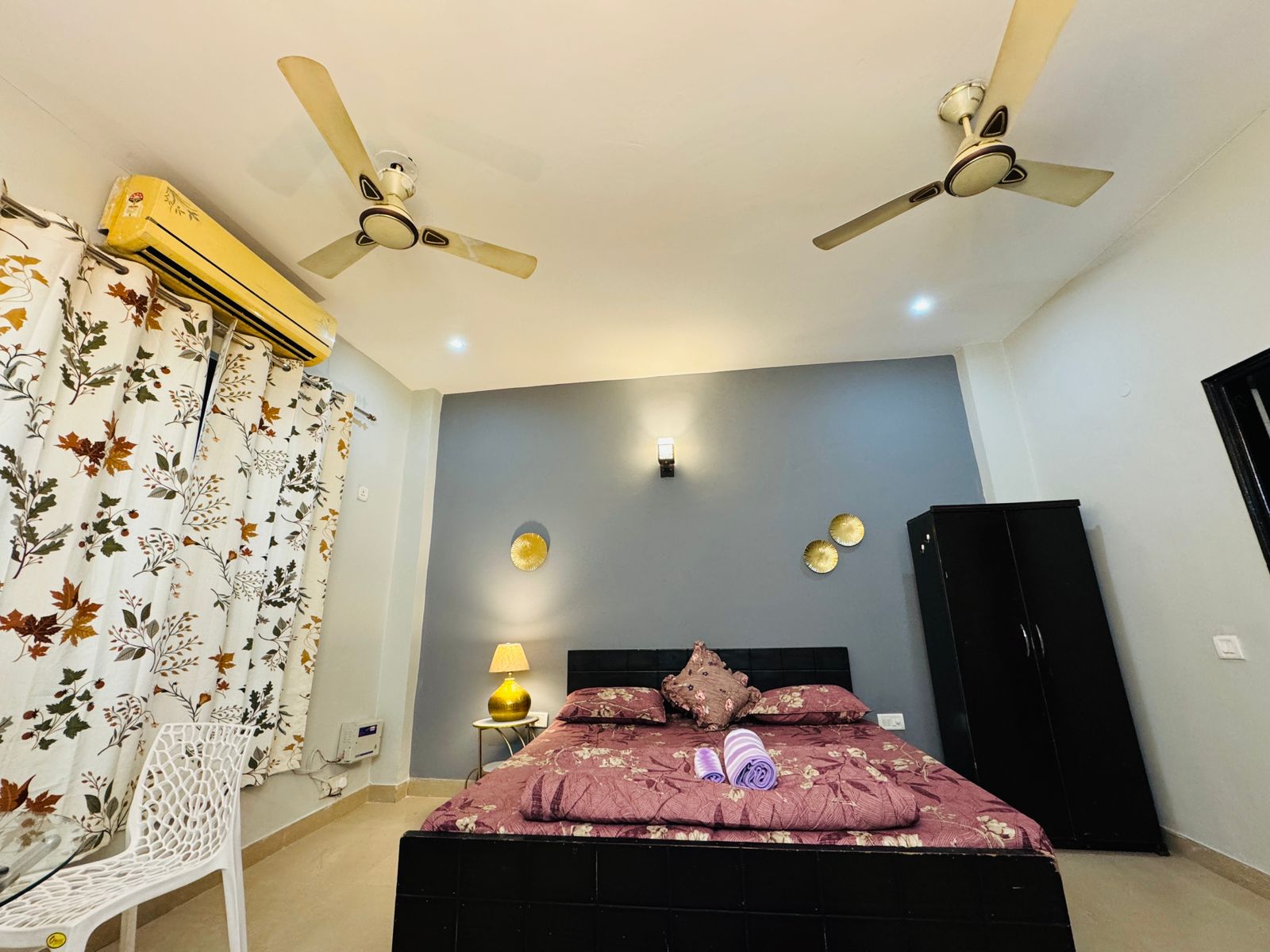Luxury 3BHK Lush Living | Near Huda & Fortis - Tap to explore photos