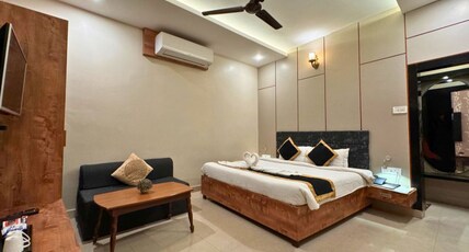 Hotel Runway Inn Room Type - Premium Economy Room