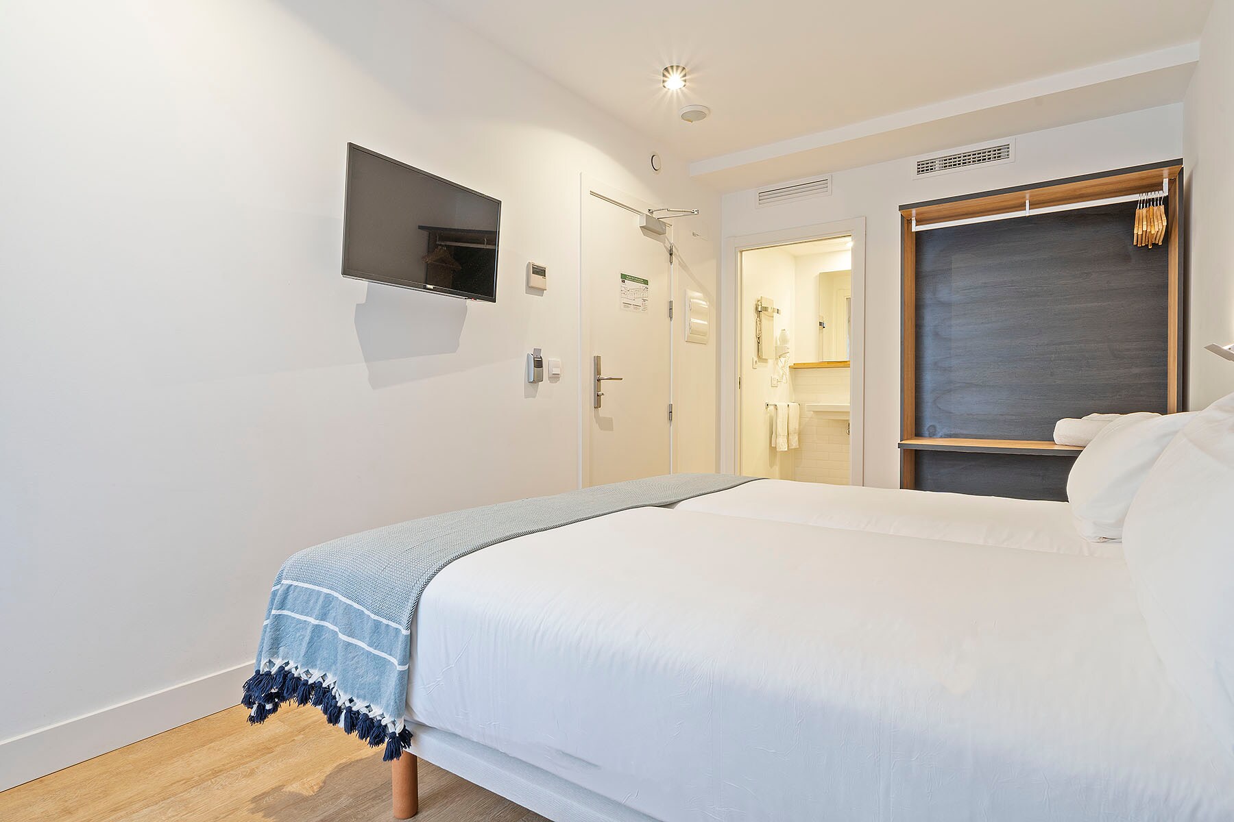 Colectia Hotel Ondarreta - Tap to explore photos