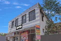 SPOT ON Red Rose Hotel & Banquet