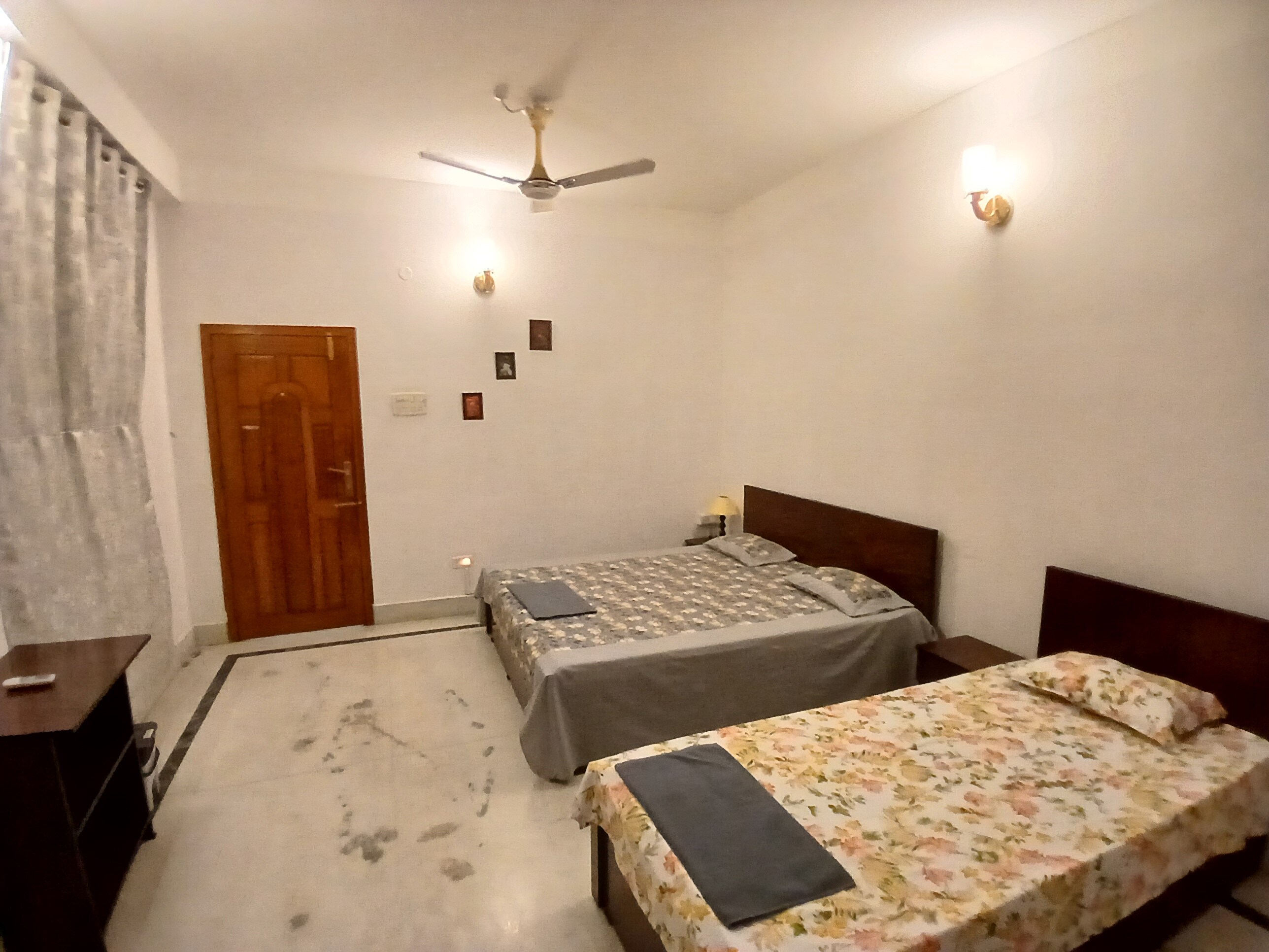Royal Homestay - Tap to explore photos
