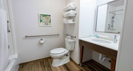 Hampton Inn Boca Raton Room Type - 1 KING ACC W TUB NON SMOK