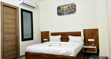 HOTEL SKYZ SIRSA Room Type - Deluxe Room