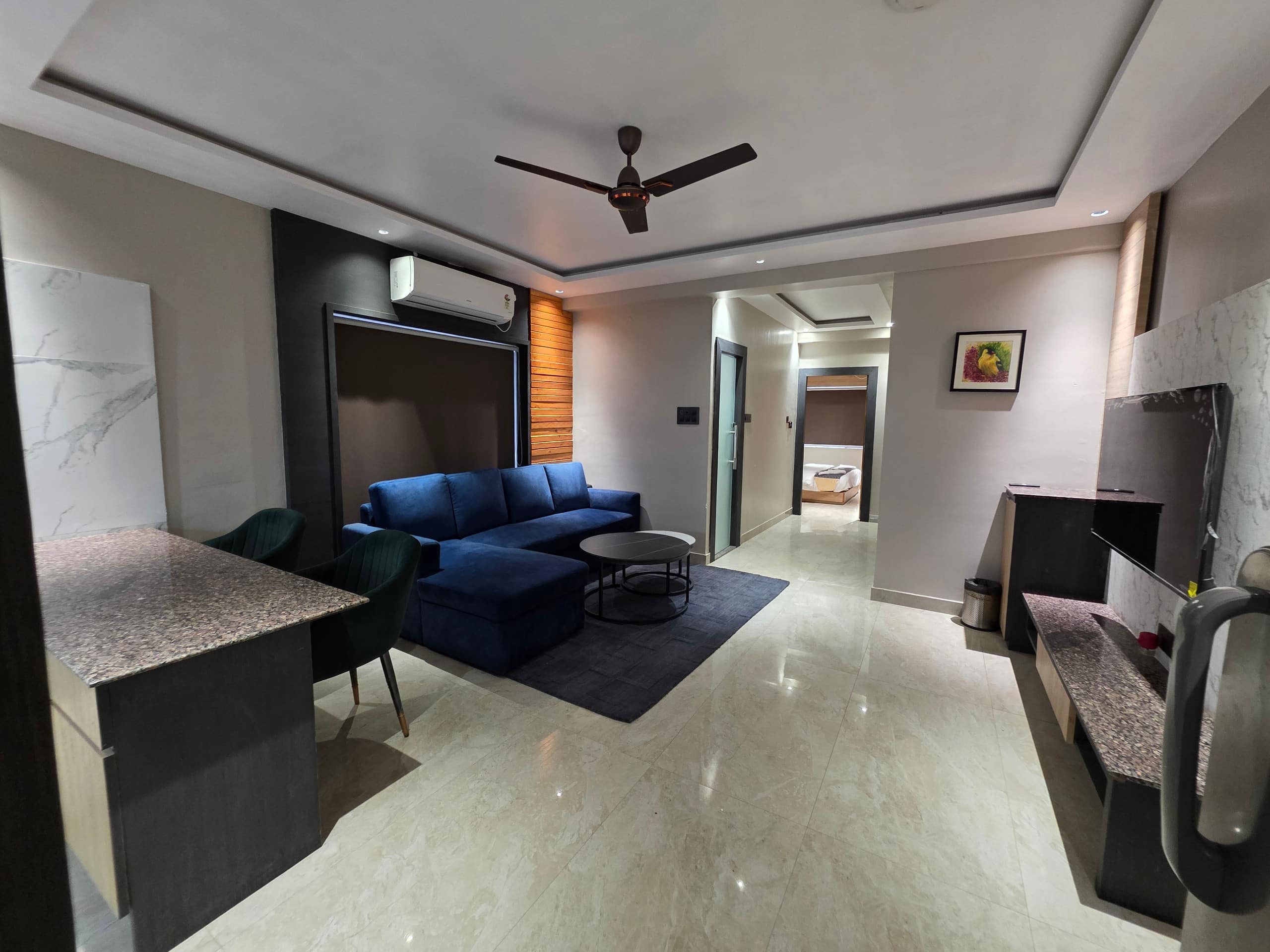 The Elegant 2 BR Suite Apt Free Parking - Tap to explore photos
