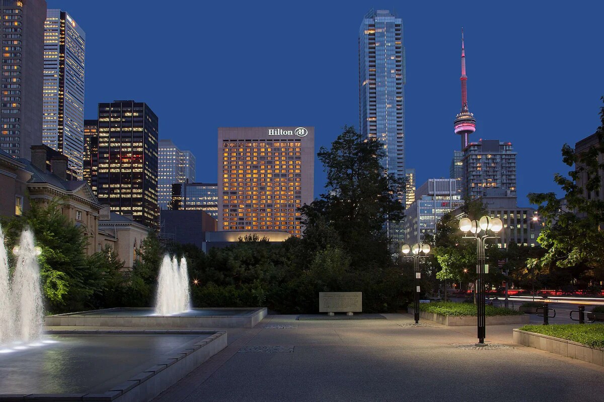 Hilton Toronto - Tap to explore photos