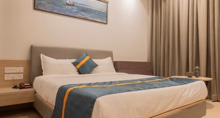 Hotel Shreeji Vatika, Airport Road Room Type - Executive Room