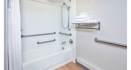 Holiday Inn MORGANTOWN - READING AREA Room Type - 2 Queen Standard Communications Mobility Accessible Tub Holiday Inn MORGANTOWN - READING AREA Room Type - 2 Queen Standard Communications Mobility Accessible Tub
