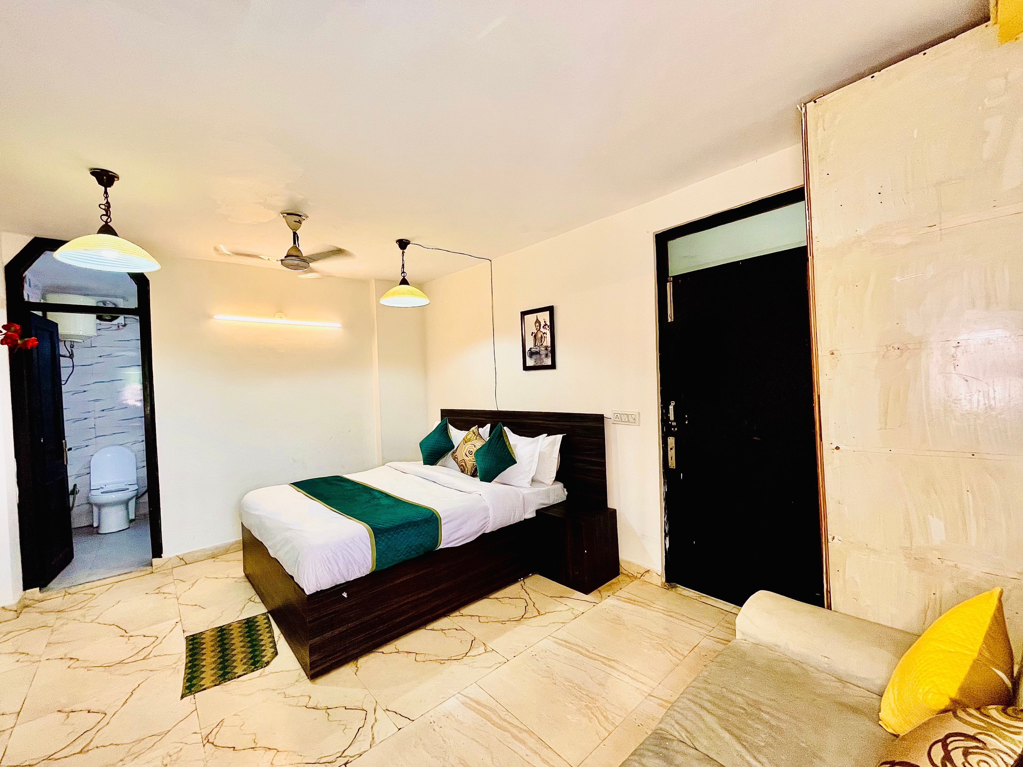 Hotel Hauz Khas Inn - Tap to explore photos