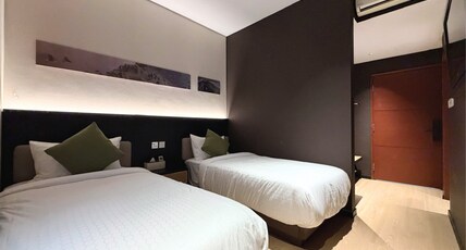Asphodel Inn  Room Type - Deluxe Twin, Window