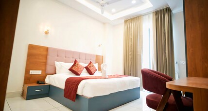 Laxmi Resort Room Type - Deluxe Room With Queen Bed