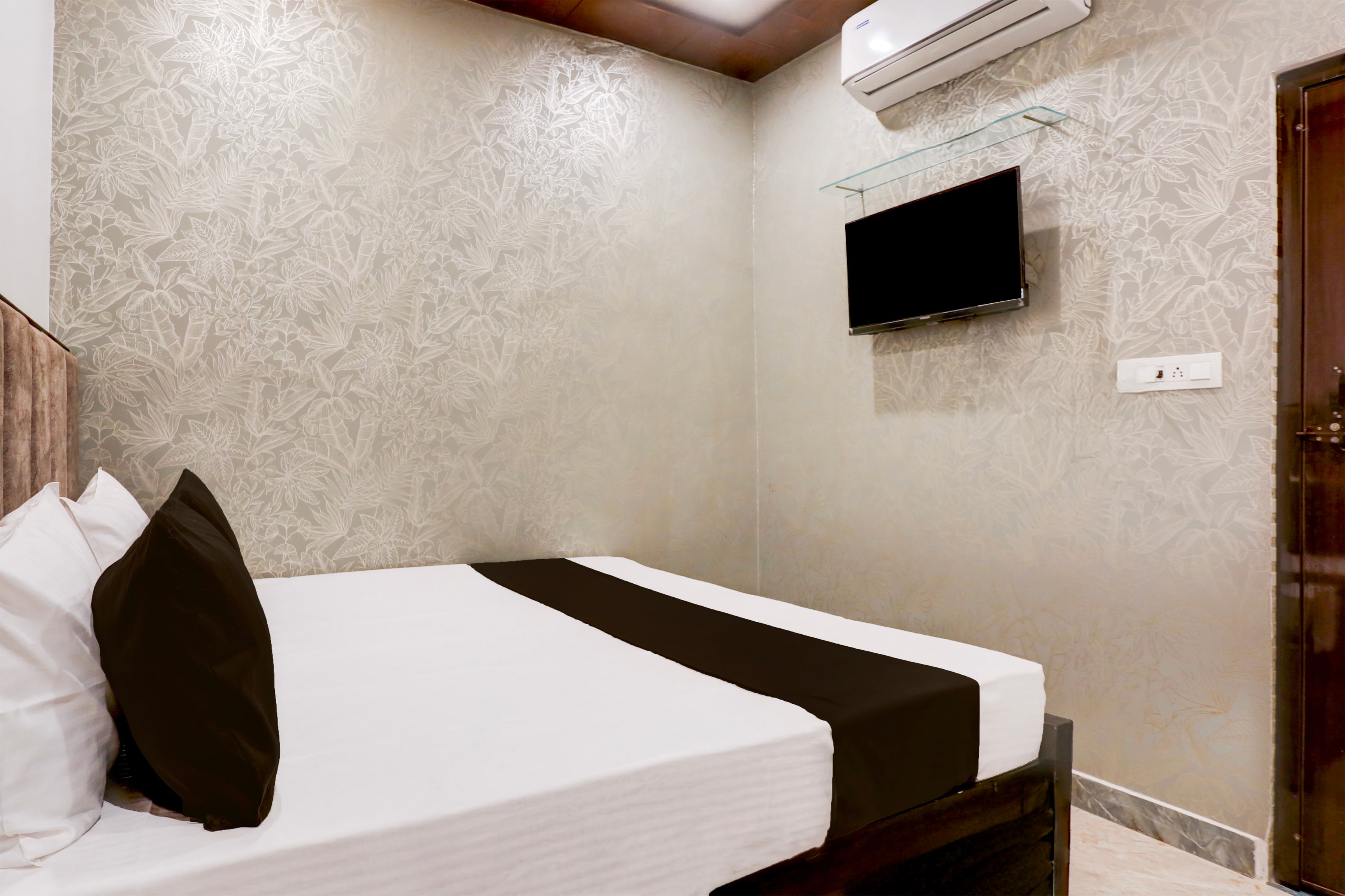 Hotel O NIVISHKA INN - Tap to explore photos