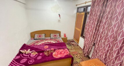 Khanday Guest House Room Type - Deluxe Room