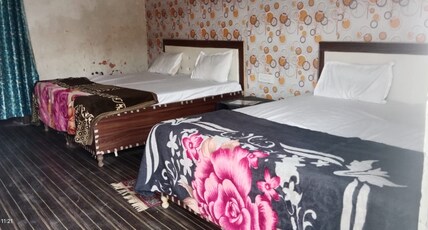 Hotel somnath Room Type - Deluxe double bad room