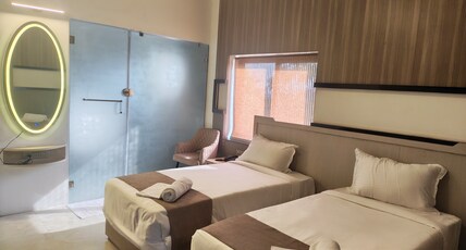 Sky Deckz (A Unit of Q Hexa Multi Venture Pvt. Ltd.) Room Type - Deluxe room with scenic views
