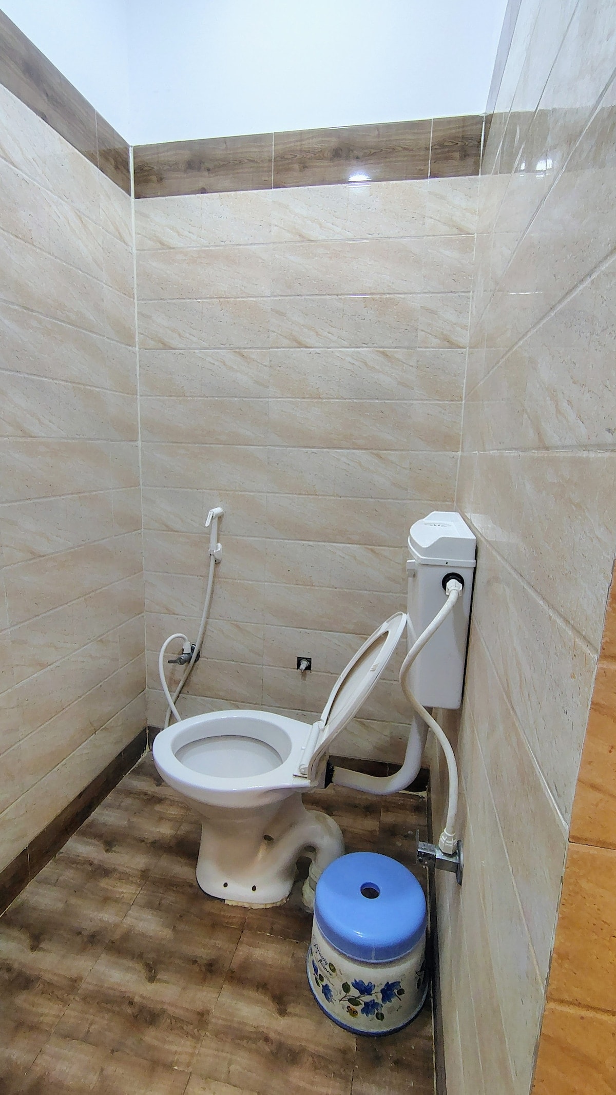 Tirupati stays Premium Ac room Parking KV 3 Km - Tap to explore photos