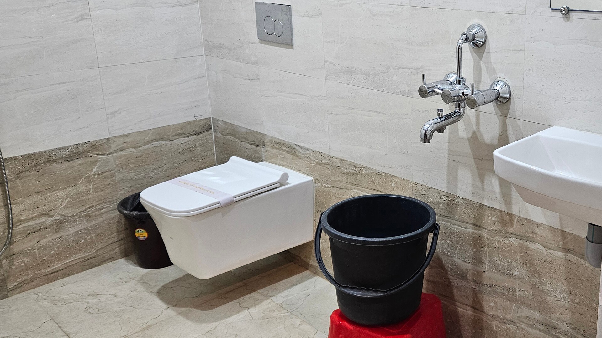 Hotel Anita - Tap to explore photos