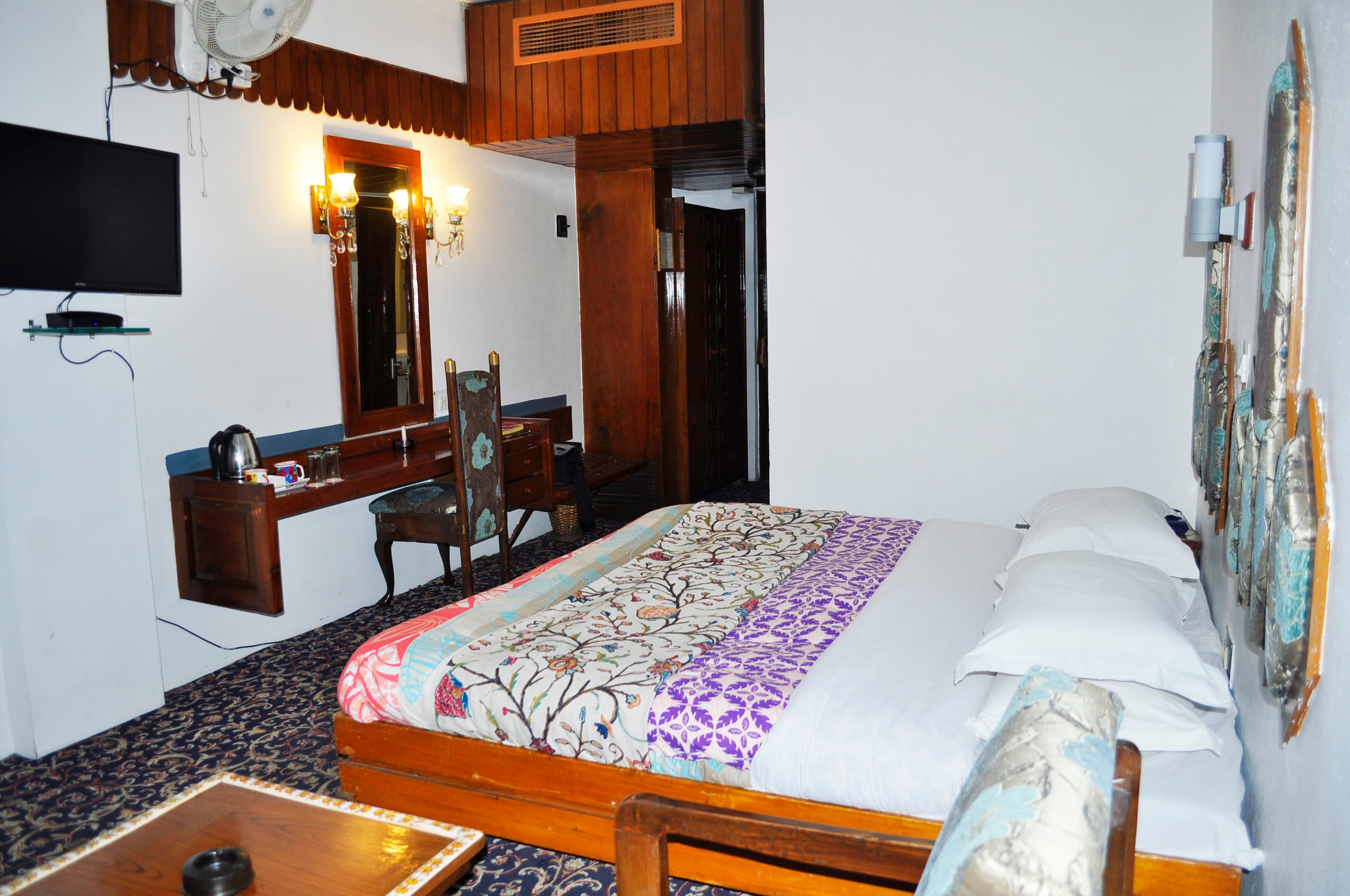 Hotel Shahenshah Palace - Tap to explore photos