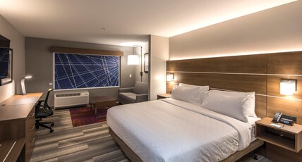 Holiday Inn Express & Suites Phoenix North - Happy Valley Room Type - 1 King Suite Hearing Accessible