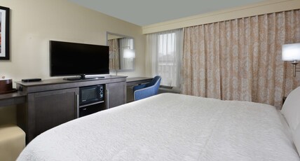 Hampton Inn by Hilton Roxboro Room Type - 1KNG MOB HEAR ACC W TUB NS