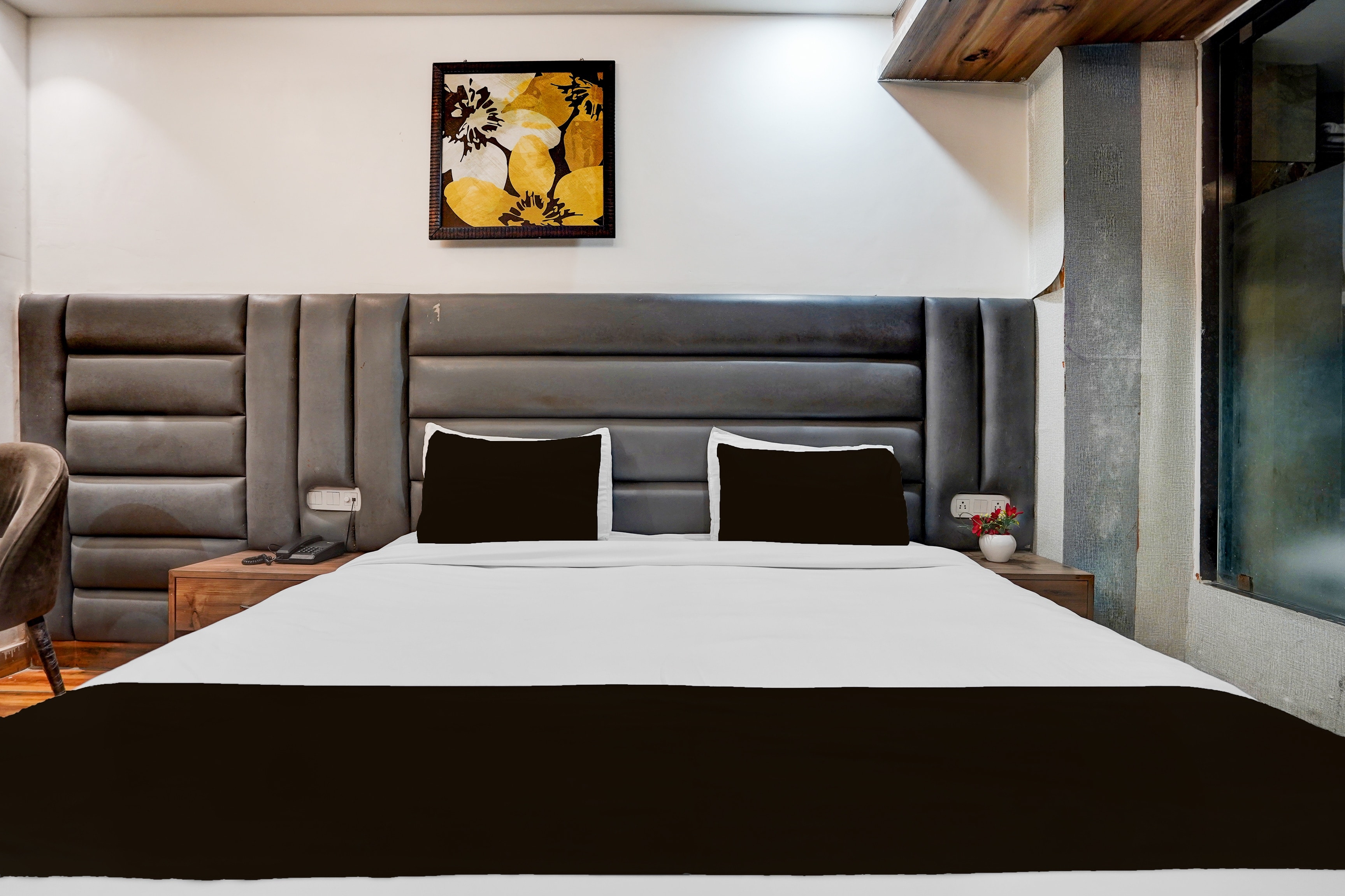 OYO Townhouse Prayagraj Central Bus Terminal Formerly Hotel Four View - Tap to explore photos