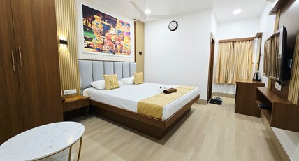 KM HOTEL & BANQUET Room Type - AC Premium Room / Queen Bed