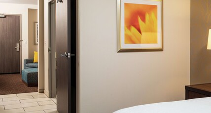 Hilton Garden Inn Sioux Falls Downtown Room Type - 1 KING BED JUNIOR SUITE