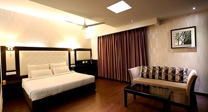 Hotel Oyster City Centre Sector 17 Room Type - Executive Luxury Room with Work Desk