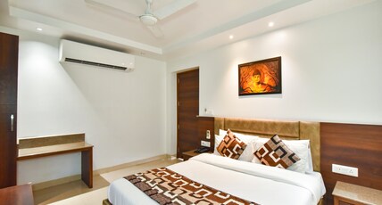 Hotel Sapphire Room Type - Superior King Room with Terrace and Golden Temple View