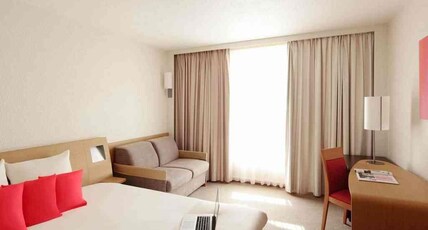 Hotel Novotel Amiens P Room Type - Classic Room with 1 double bed and 1 double sofa bed Hotel Novotel Amiens P Room Type - Classic Room with 1 double bed and 1 double sofa bed