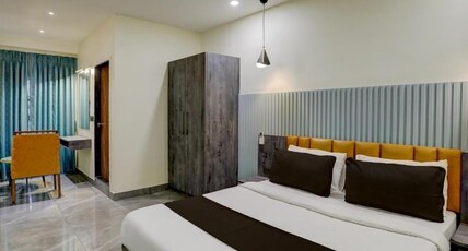 Hotel Meena Residency Room Type - Deluxe Room With City View