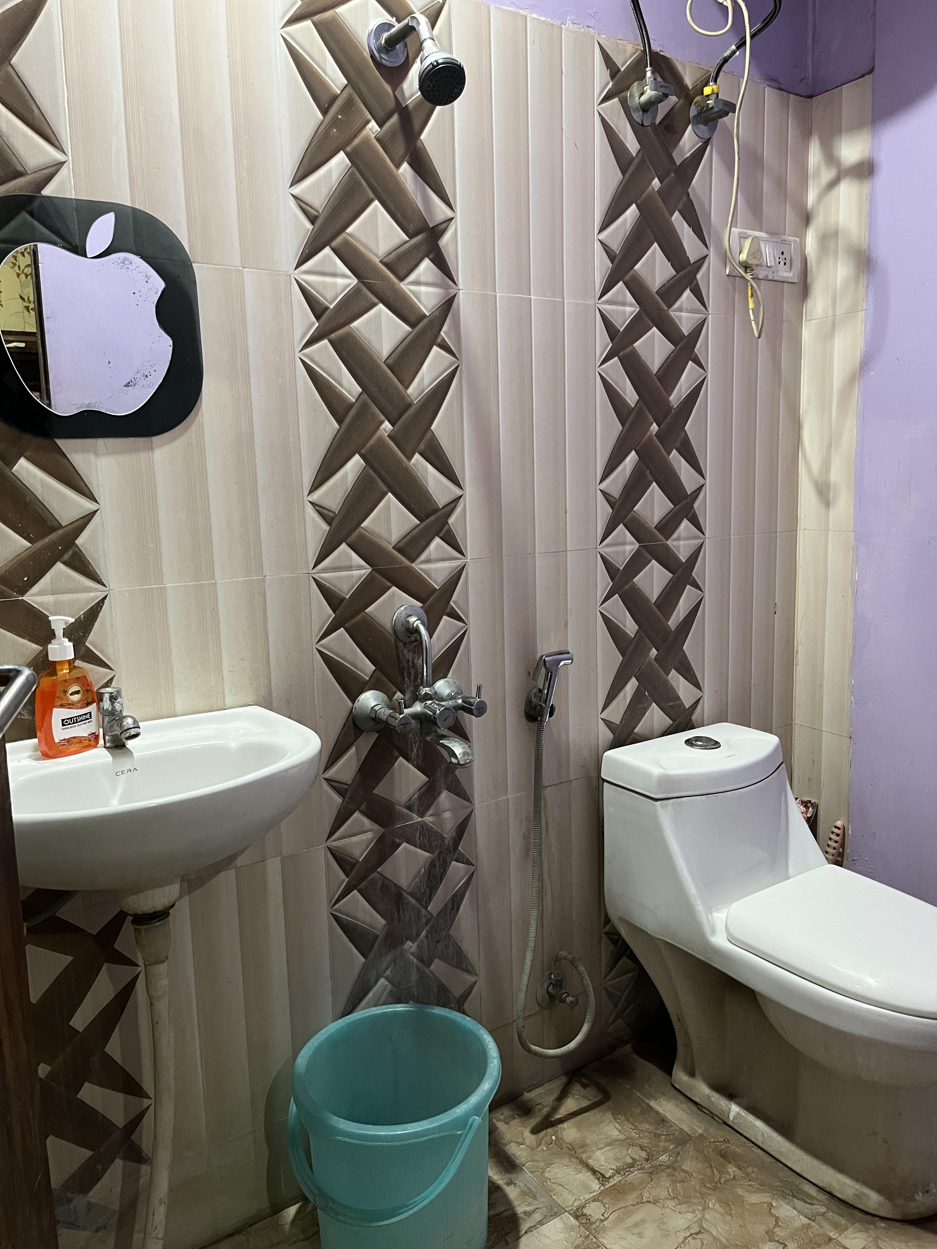 Shree Balaji Guest house - Tap to explore photos