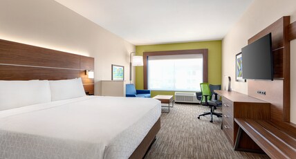 Holiday Inn Express & Suites Austin North Room Type - 1 King Suite Communication Accessible