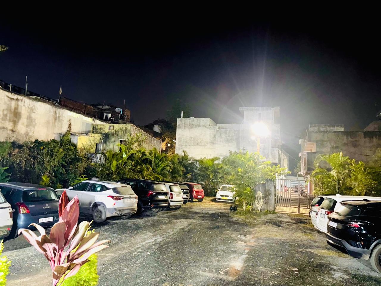 Hotel Avalon Inn - Tap to explore photos