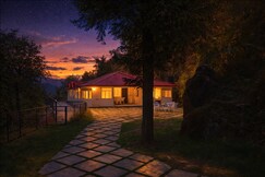 The Hill Crest Mussoorie - 500 mtr from Mall Road