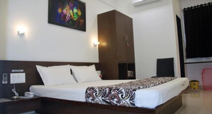 Hotel Iris Room Type - Deluxe Ac Room