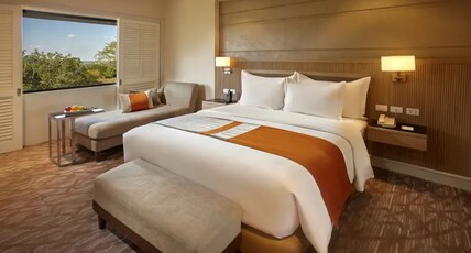 Quest Plus and Conference Clark Room Type - Junior Suite with Club Access