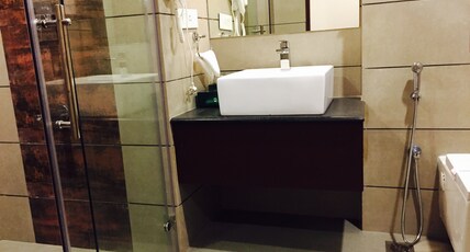 Woodies Bleisure Hotel Room Type - Platinum Deluxe AC