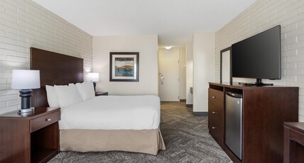 Best Western Cedar Park Inn Room Type - 1 Queen Bed, Non-Smoking, Refrigerator, Wi-Fi, Full Breakfast Best Western Cedar Park Inn Room Type - 1 Queen Bed, Non-Smoking, Refrigerator, Wi-Fi, Full Breakfast