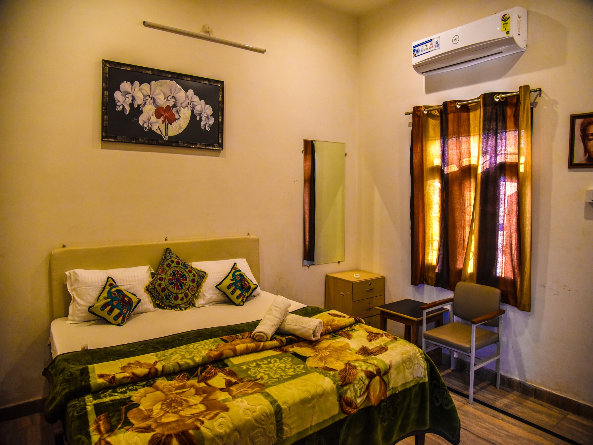 Hotel Zoola Palace  - Tap to explore photos