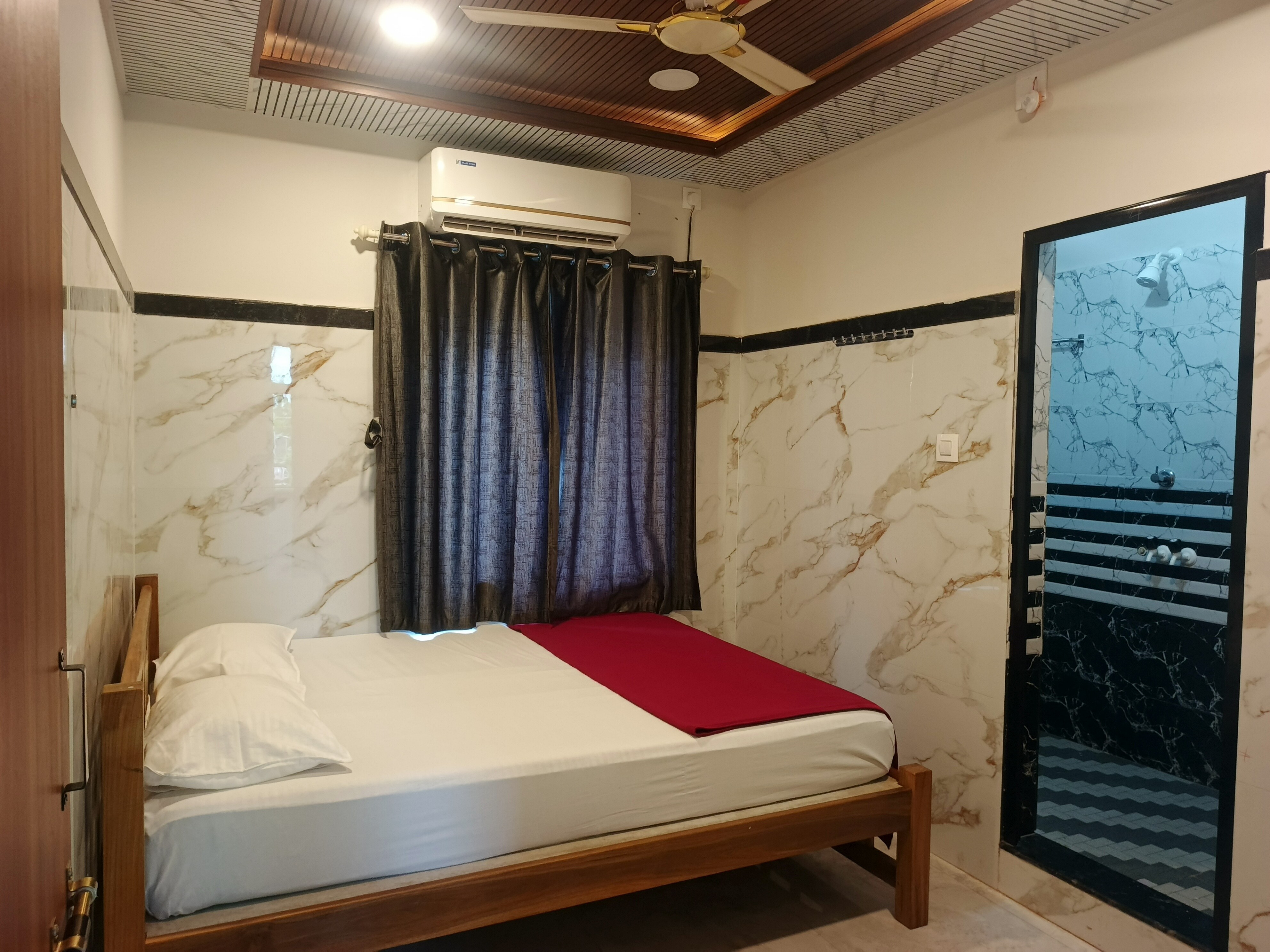 Rajathagiri Homestay - Tap to explore photos