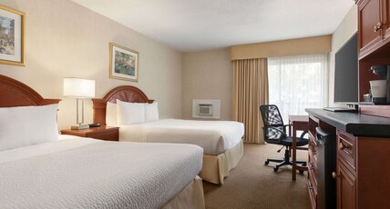 Days Inn by Wyndham London Room Type - 2 Queen Beds, Non-Smoking