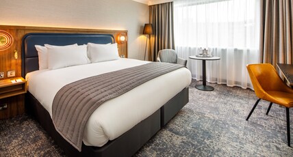 Crowne Plaza Manchester Airport Room Type - 1 King Standard