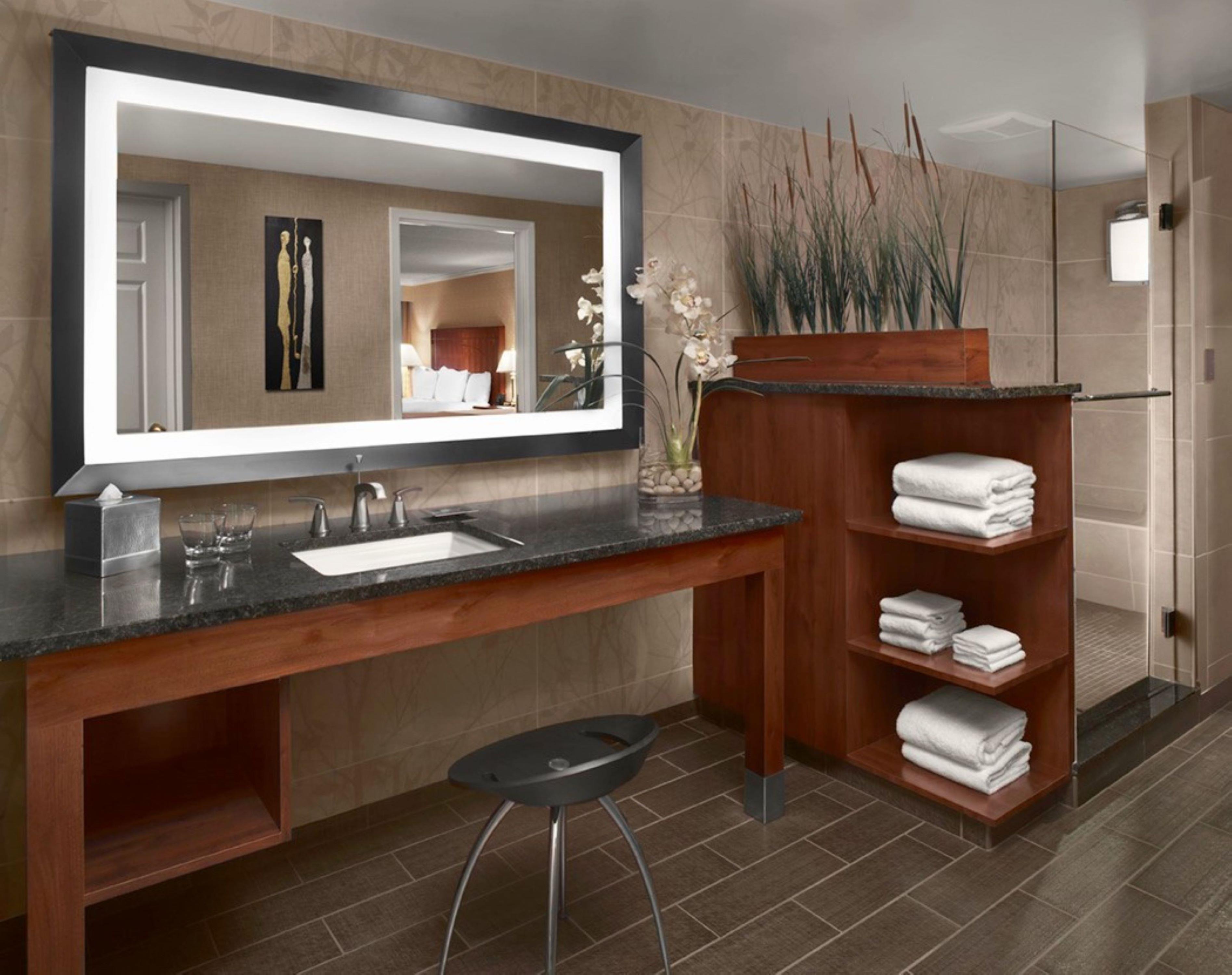 DoubleTree by Hilton Akron Fairlawn - Tap to explore photos