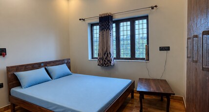Pahadi Nest Room Type - Maple Nest Luxury Room