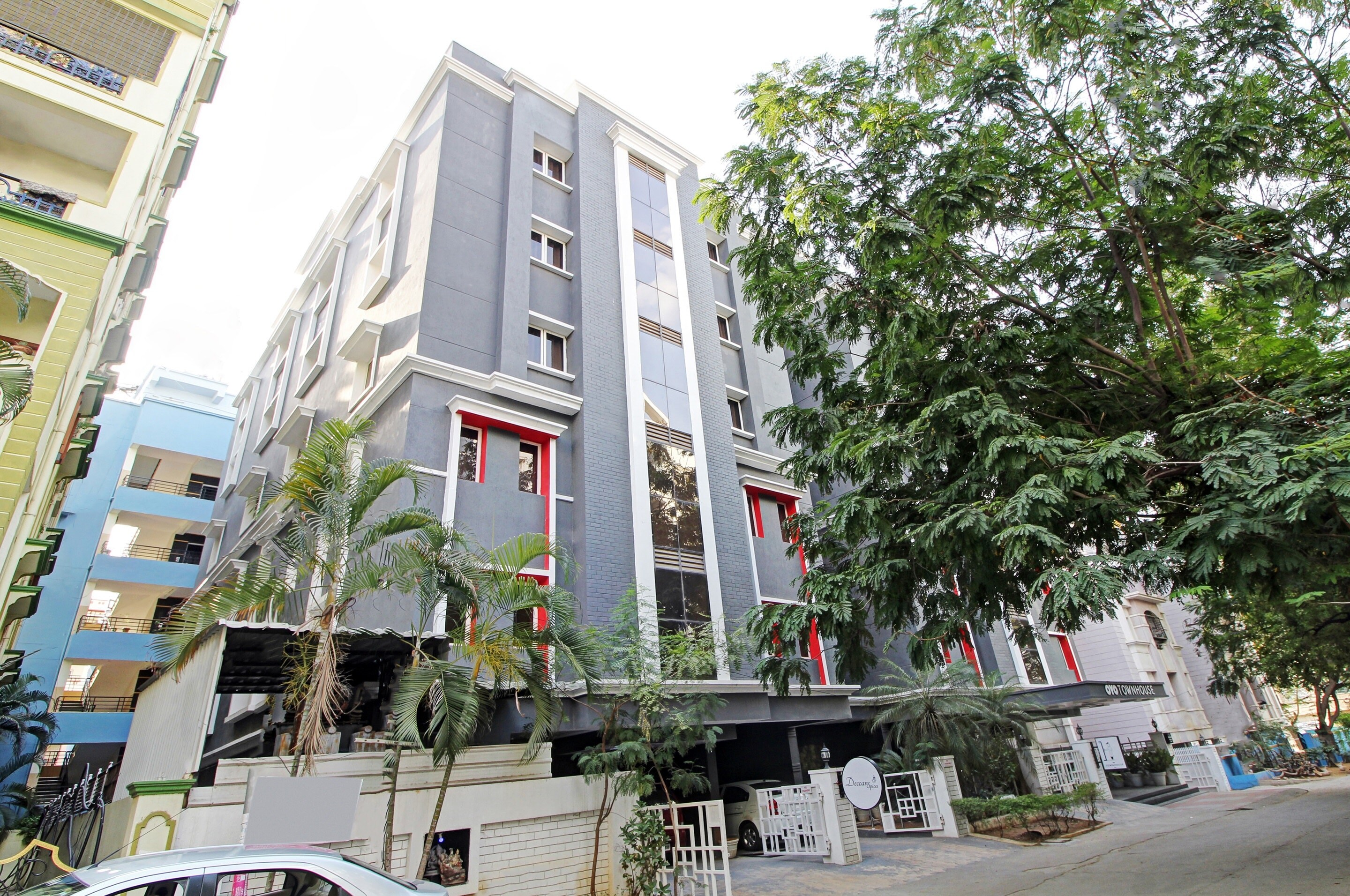 Townhouse Hotel Lime Tree - Tap to explore photos