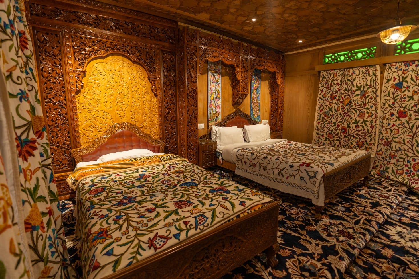 Young Bombay Premium Heritage Houseboat - Tap to explore photos