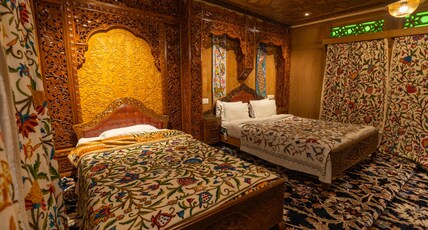 Young Bombay Premium Heritage Houseboat Room Type - Executive Room with 60 Mints Shikara Ride