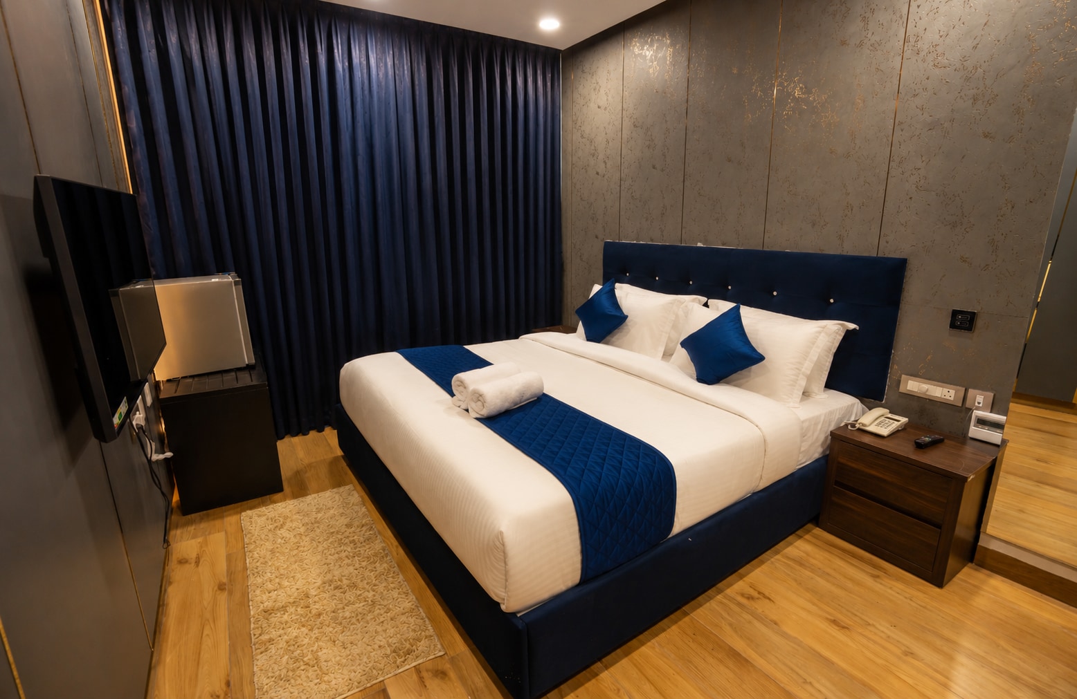 Le Majestic Business Class Hotel - Tap to explore photos