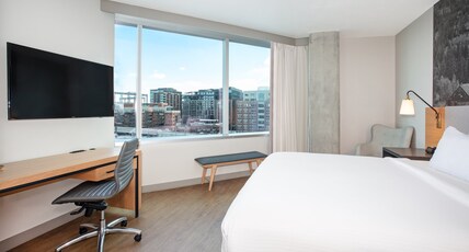 Hotel Indigo Denver Downtown Room Type - 1 King Bed Standard City View 2
